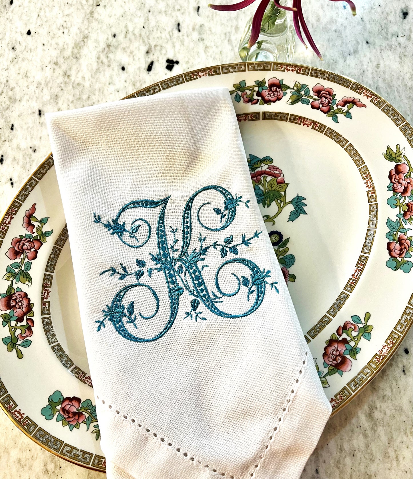 Edwardian Font Monogram Embroidered Napkin – The Southern Napkin